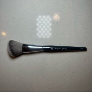 BK Beauty Angie Hot & Flashy A507 Angled Blush Brush New Never Used